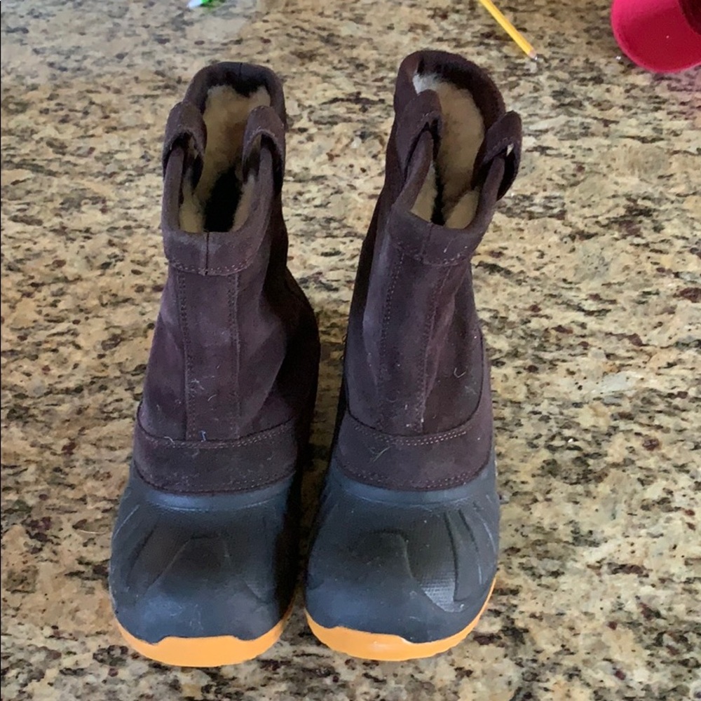 Boys uggs boots size 3